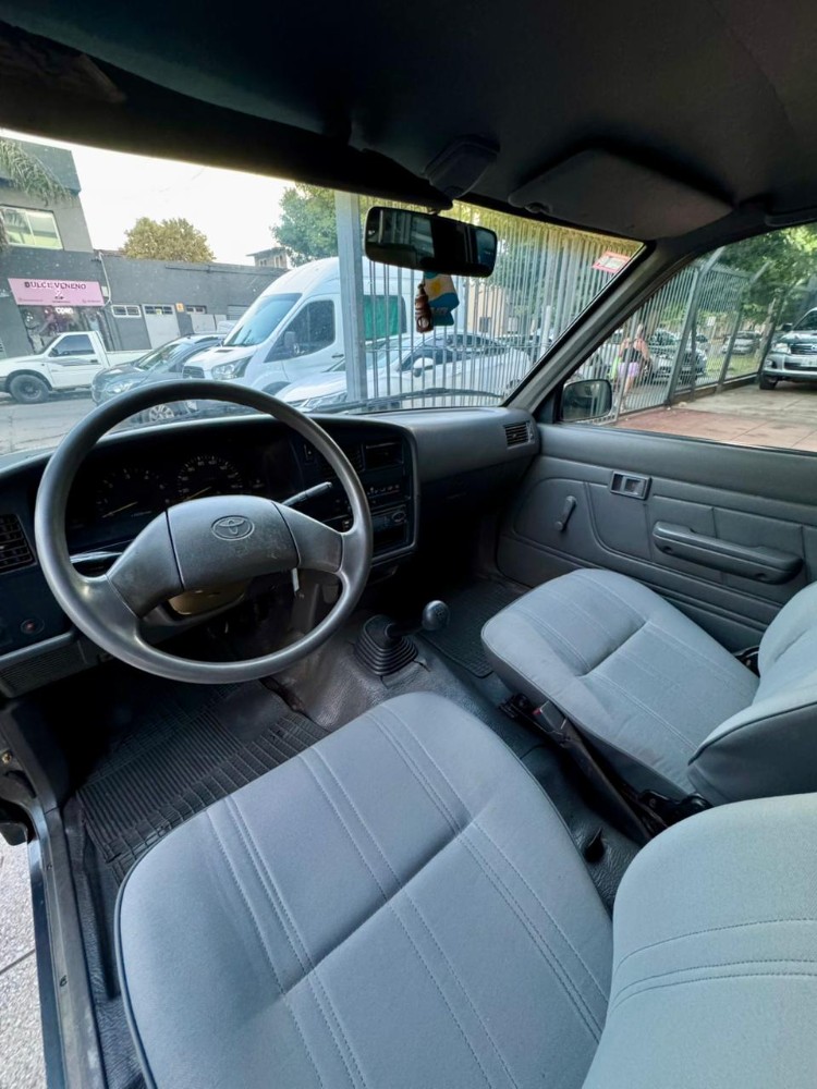Toyota Hilux  2.4 CABINA DOBLE 4X2 M/T — foto 9